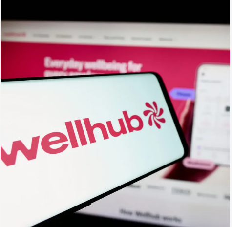 Wellhub em destaque na tela de um celular